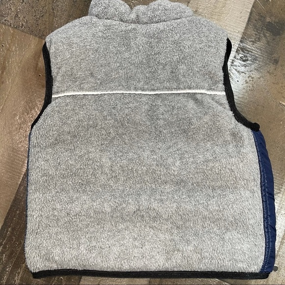 Oshkosh Reversible Puffer Vest size 18 months - Picture 6 of 9